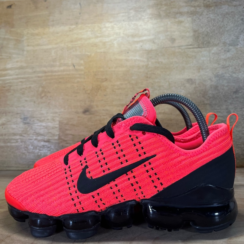Nike Air VaporMax Flyknit 3 Womens Sz 7 (5.5Y) Shoes Sneakers Crimson Black - Picture 6 of 15